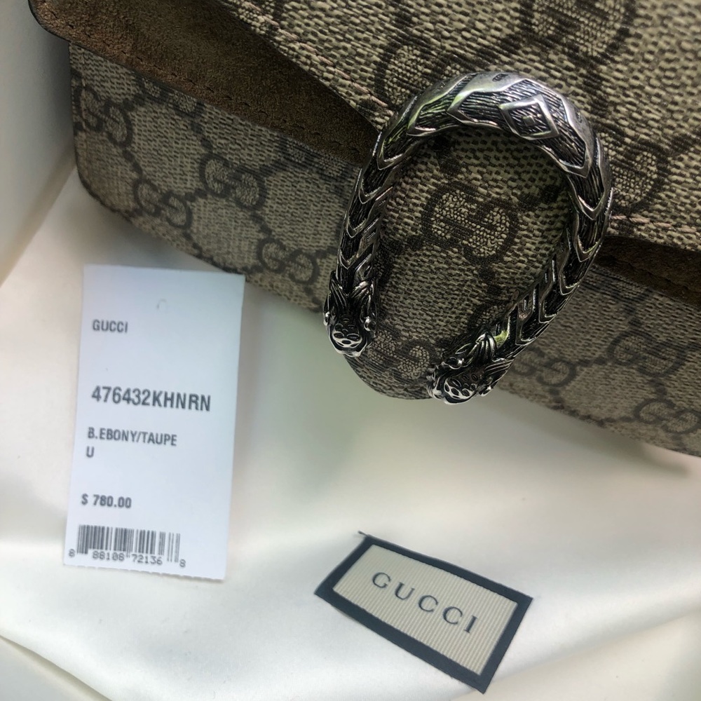 Classic Gucci crossbody bag